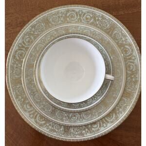 Royal Doulton English Renaissance 6 place settings NWT